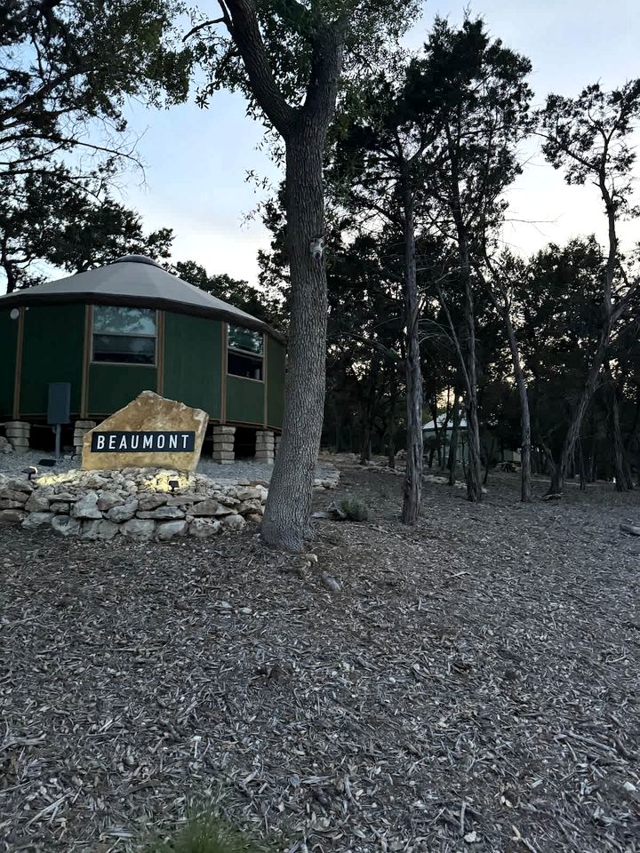 Luxurious Yurt-Cabin with Private Hot Tub Located Near Canyon Lake, Texas
