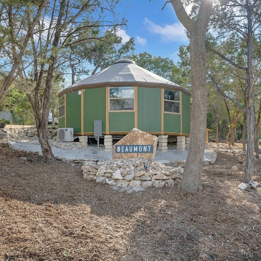 Cabins (United States of America, Canyon Lake, Texas)