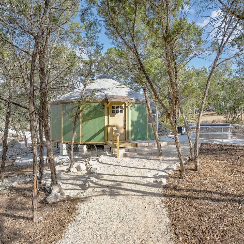 Luxurious Yurt-Cabin with Private Hot Tub Located Near Canyon Lake, Texas