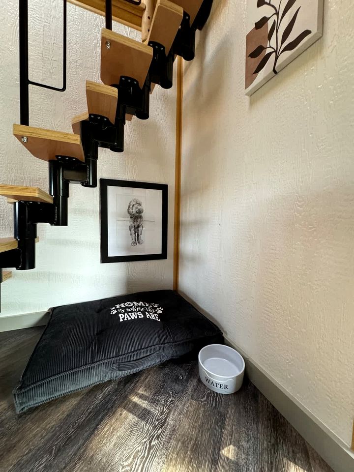 Luxurious Yurt-Cabin with Private Hot Tub Located Near Canyon Lake, Texas