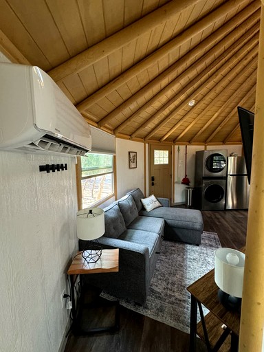 Cabins (United States of America, Canyon Lake, Texas)