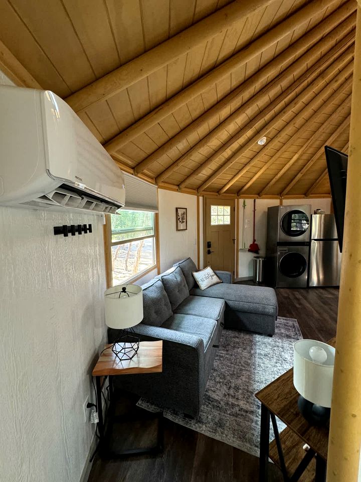 Luxurious Yurt-Cabin with Private Hot Tub Located Near Canyon Lake, Texas