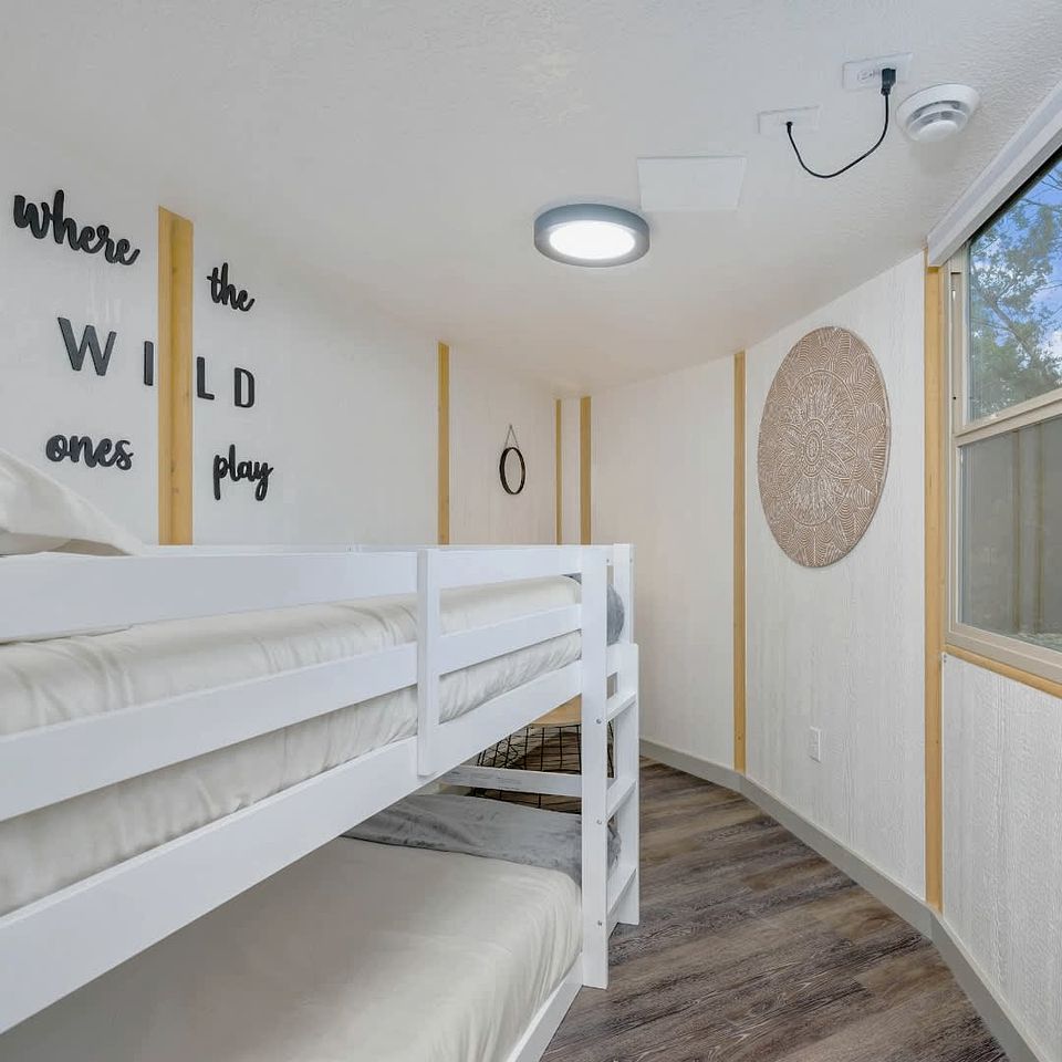 Luxurious Yurt-Cabin with Private Hot Tub Located Near Canyon Lake, Texas