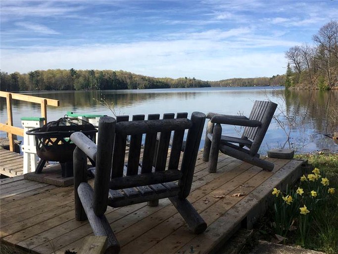 Cottages (Tichborne, Ontario, Canada)