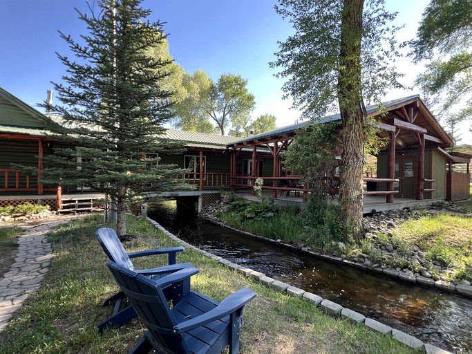 Cabins (United States of America, Riverside, Wyoming)