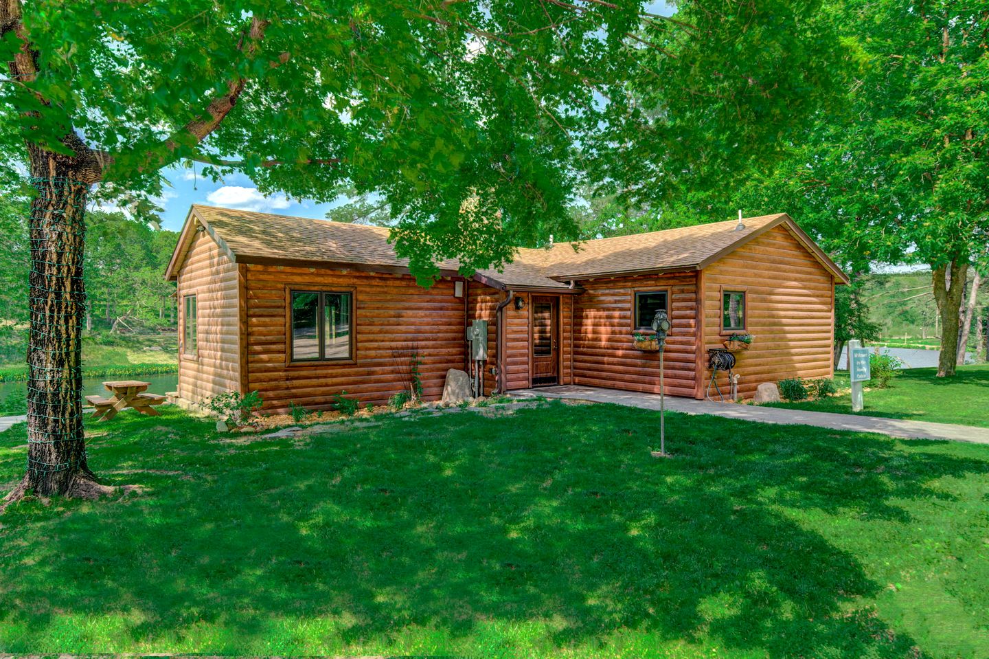 Beautiful Family Cabin with Cozy Interior and Exterior in Saint Croix Falls, Wisconsin