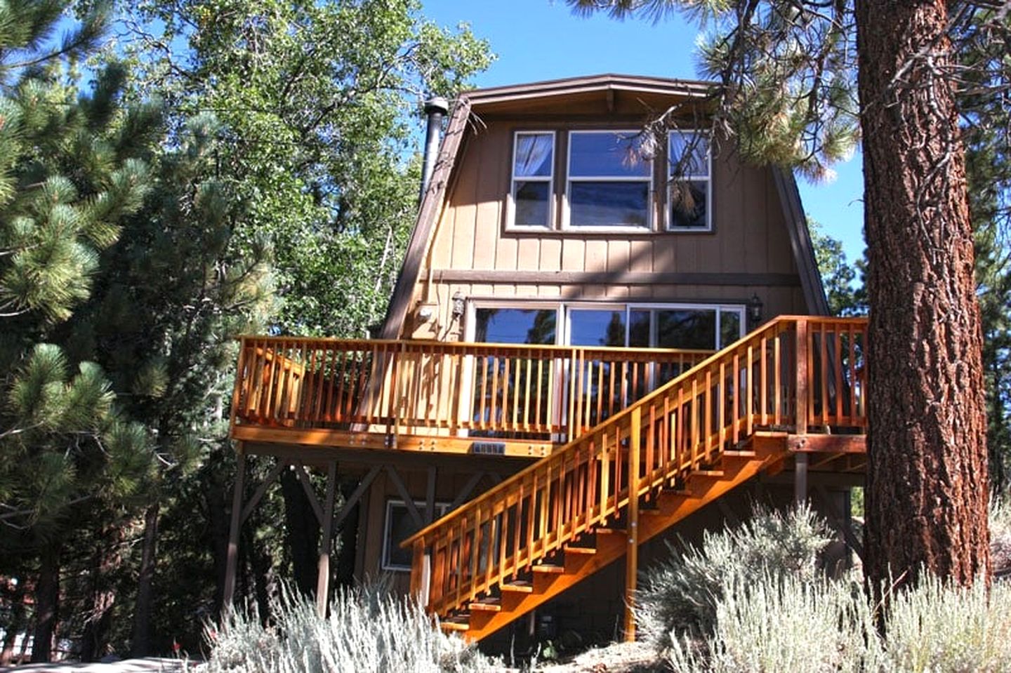 Cozy Rustic Wooden Cabin with Games in Big Bear Lake, California