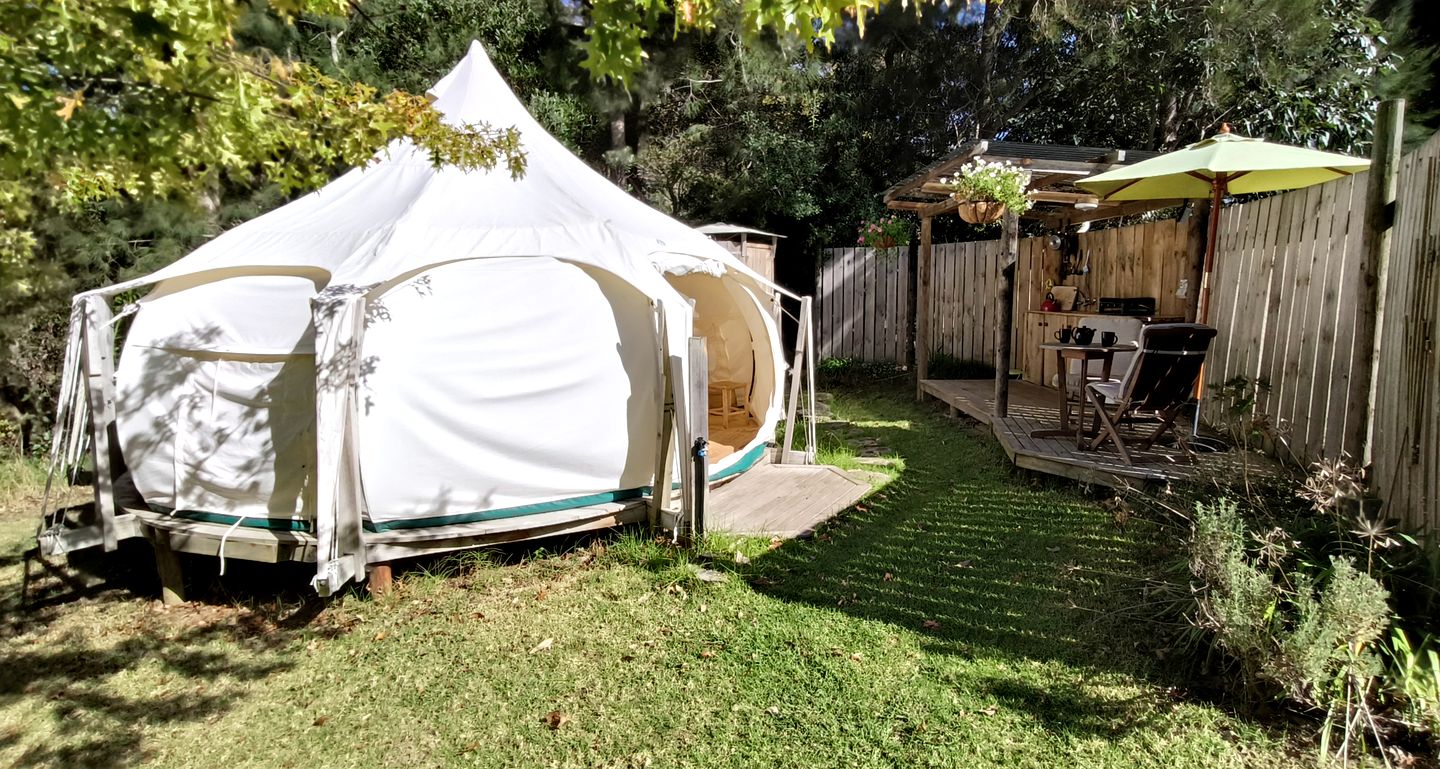 Luxury Hillside Glamping with Outdoor Kitchen near Waiheke Island, New Zealand
