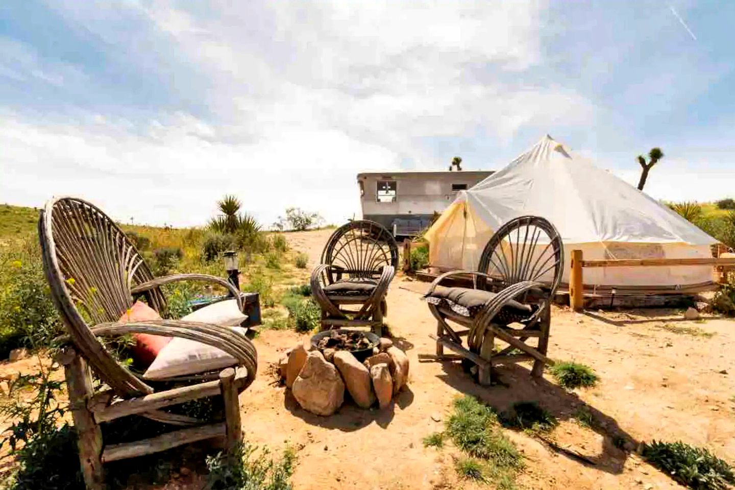 Tiendas de campaña Bell (Yucca Valley, California, Estados Unidos)