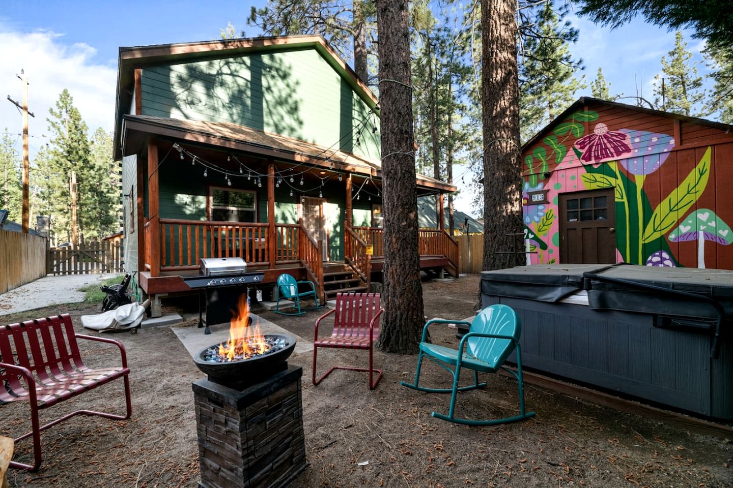 Beautiful Modern Cabin in with Fire Pit and Hot Tub, the Perfect Base for Outdoor Adventures in Big Bear, California
