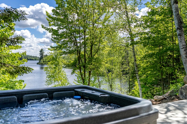Vacation Rentals (Canada, --, --)