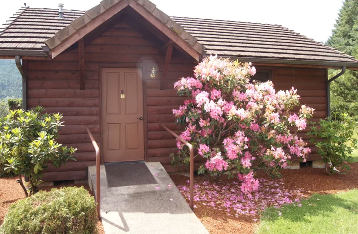 Cabins (Elkton, Oregon, United States)