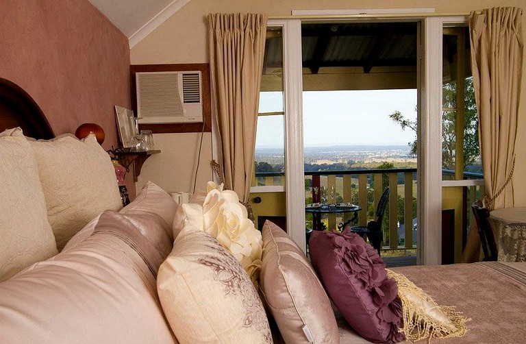 Delightful Bed and Breakfast Suite in Mount View, New South Wales | Nature Lodges (Mount View, New South Wales, Australia)