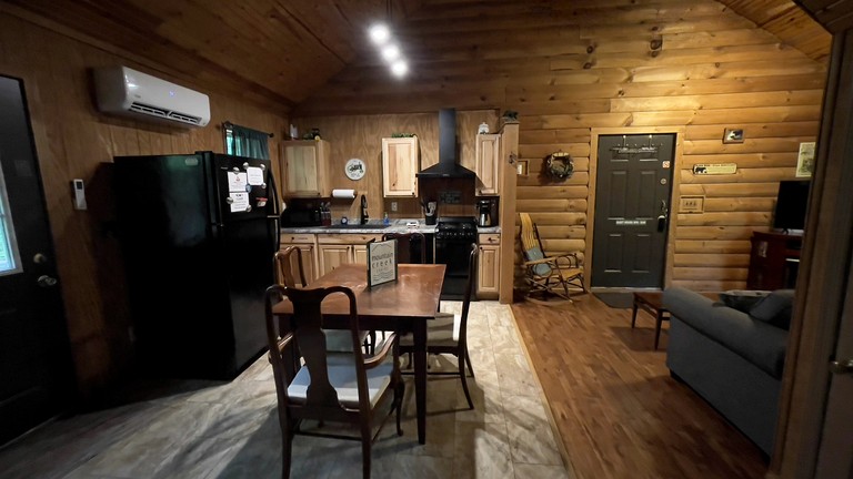 Cabins (United States of America, Bruceton Mills, West Virginia)
