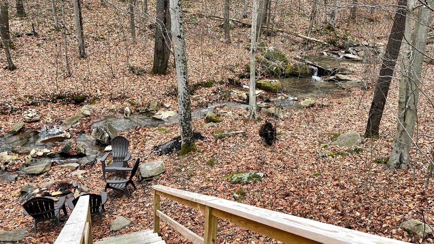 Gorgeous Cabin with Fire Pit and Hot Tub in Bruceton Mills, West Virginia