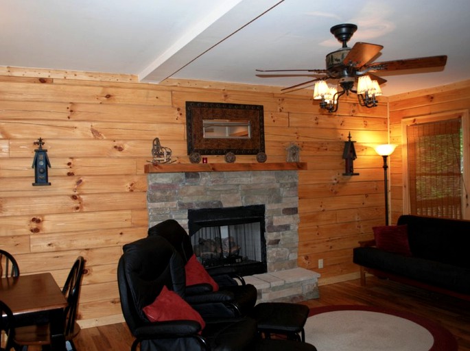 Log Cabins (Hendersonville, North Carolina, United States)