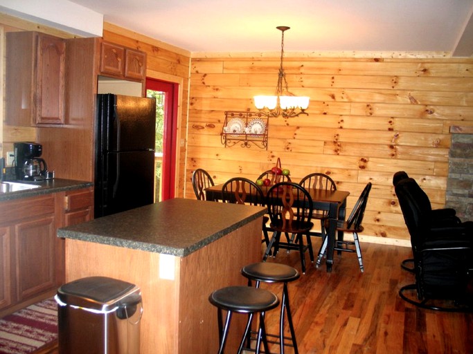 Log Cabins (Hendersonville, North Carolina, United States)