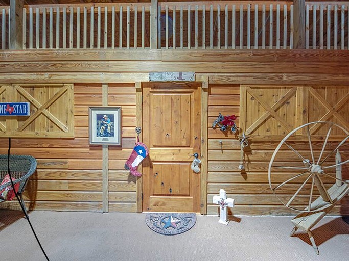 Cabins (United States of America, Round Top, Texas)