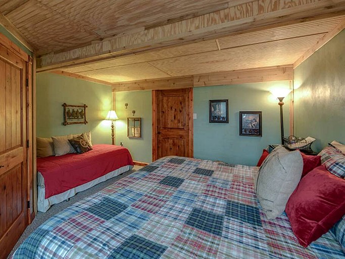 Cabins (United States of America, Round Top, Texas)