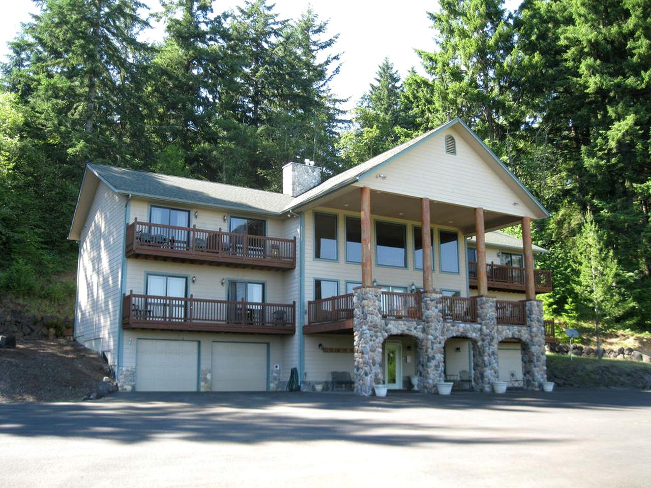 Nature Lodges (Castle Rock, Washington, United States)