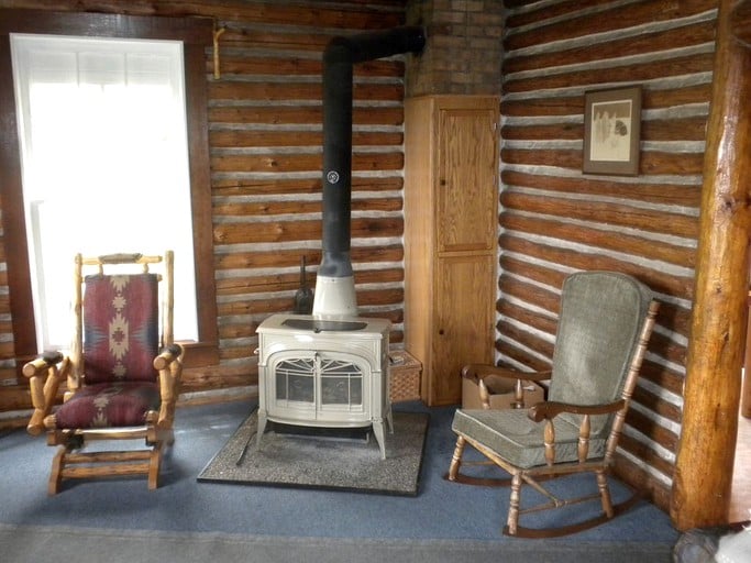 Log Cabins (Augusta, Montana, United States)