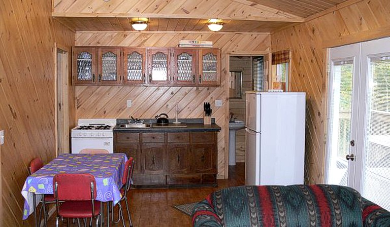 Cottages (Lavigne, Ontario, Canada)