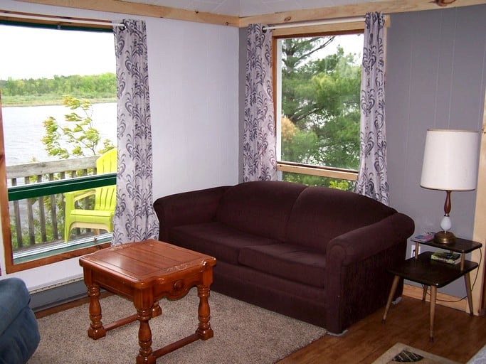 Cottages (Lavigne, Ontario, Canada)