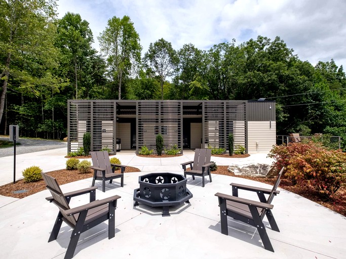 Cabins (United States of America, Transylvania County, North Carolina)