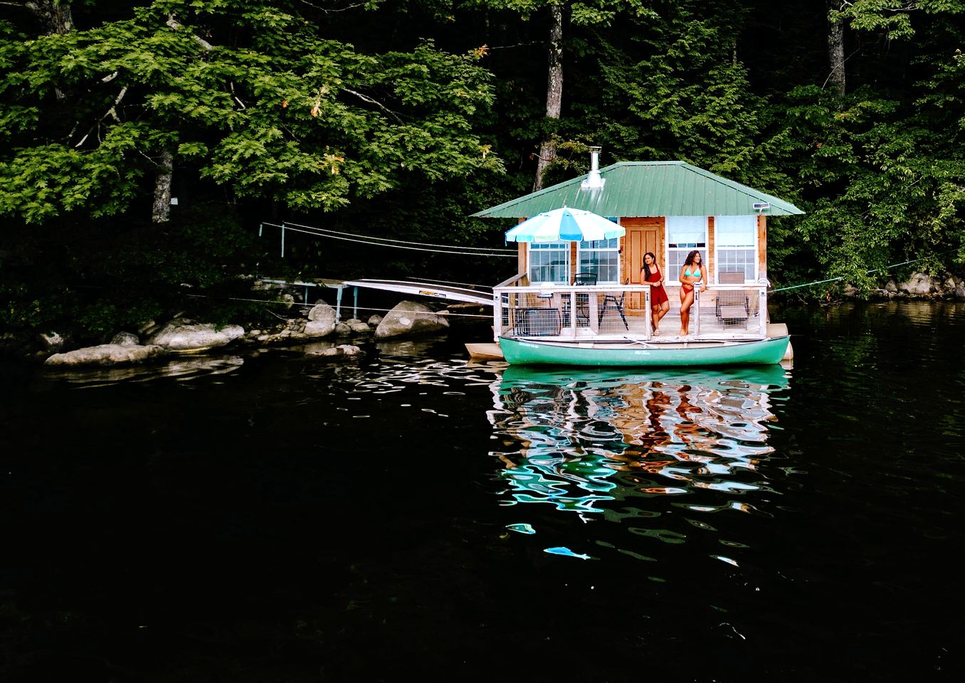Floating Homes (United States of America, Monmouth, Maine)
