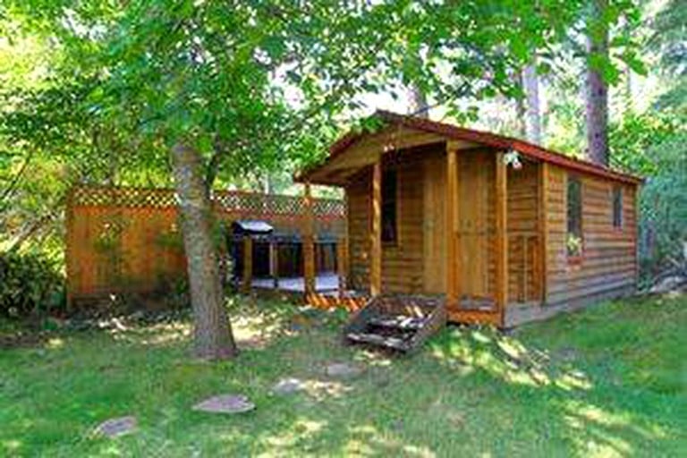 Cabins (Christina Lake, British Columbia, Canada)
