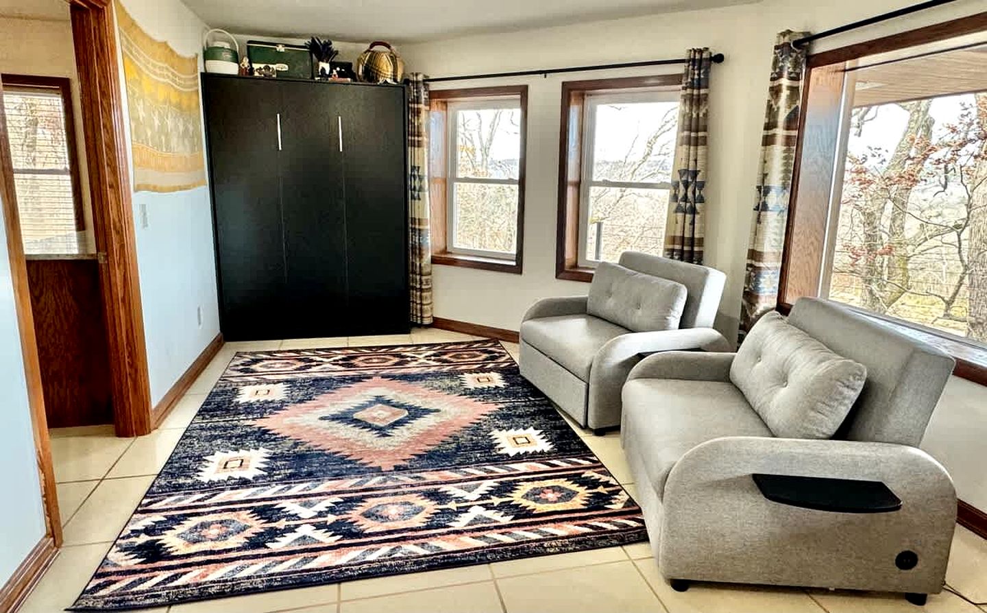 Secluded Riverfront Cabin with Bluff Views, Gated Privacy & Scenic Trail Access in Tahlequah, Oklahoma