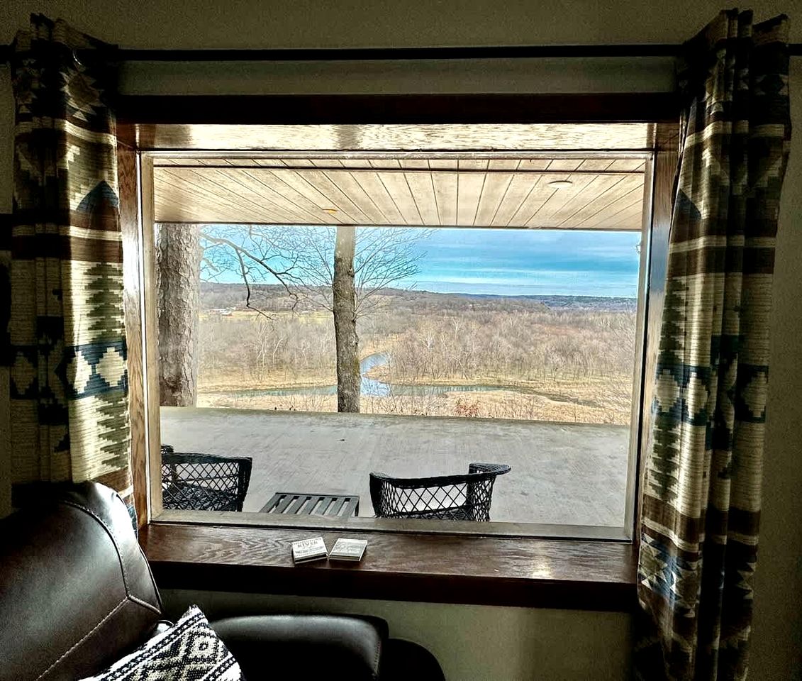 Secluded Riverfront Cabin with Bluff Views, Gated Privacy & Scenic Trail Access in Tahlequah, Oklahoma