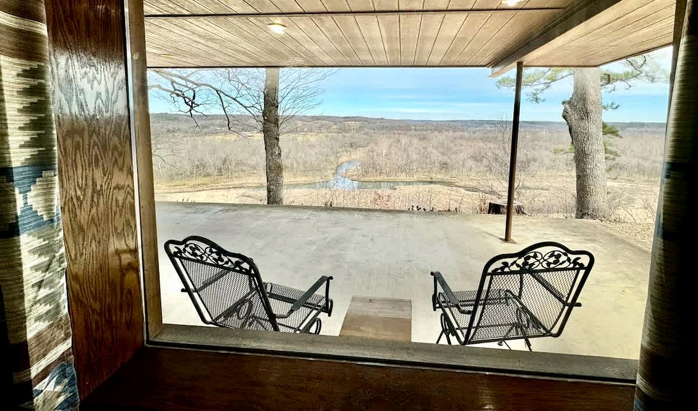 Secluded Riverfront Cabin with Bluff Views, Gated Privacy & Scenic Trail Access in Tahlequah, Oklahoma