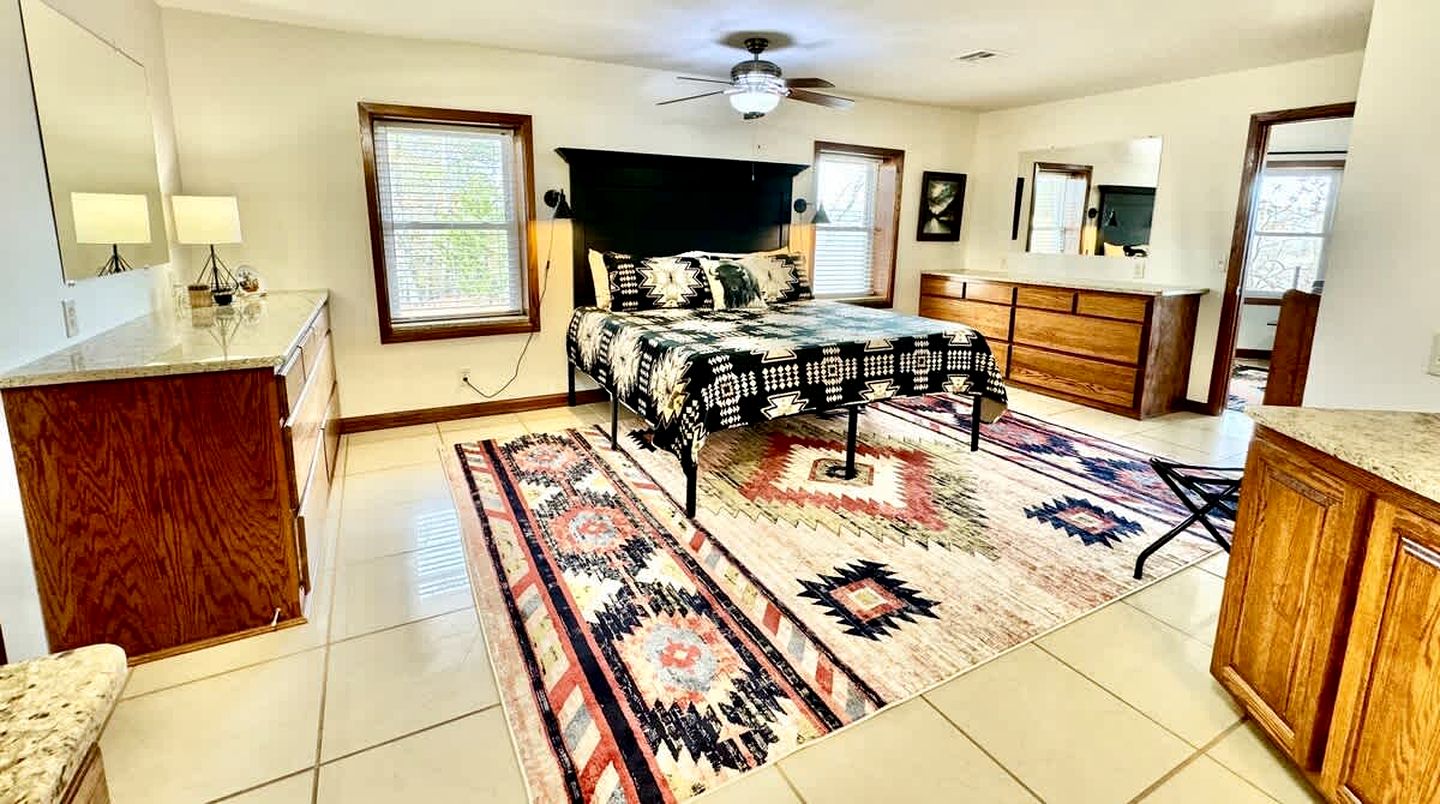 Secluded Riverfront Cabin with Bluff Views, Gated Privacy & Scenic Trail Access in Tahlequah, Oklahoma