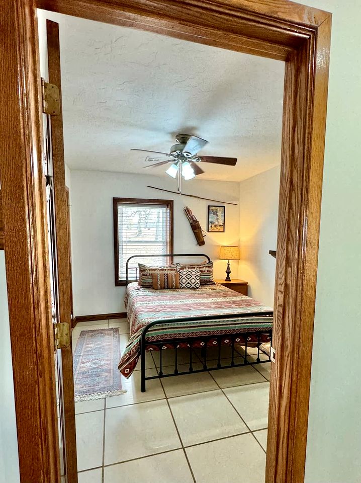 Secluded Riverfront Cabin with Bluff Views, Gated Privacy & Scenic Trail Access in Tahlequah, Oklahoma