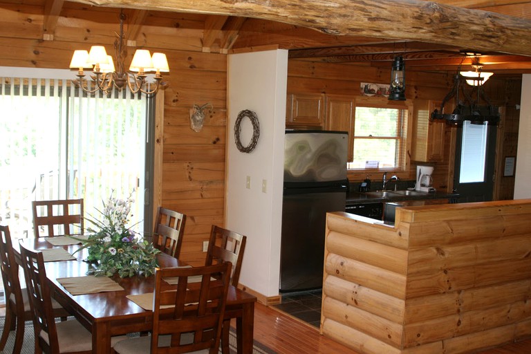 Cabins (Clyde, North Carolina, United States)
