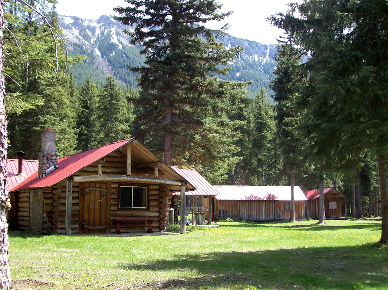Log Cabins (Grasmere, British Columbia, Canada)