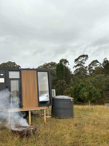 Tiny Houses (Australia, --, --)
