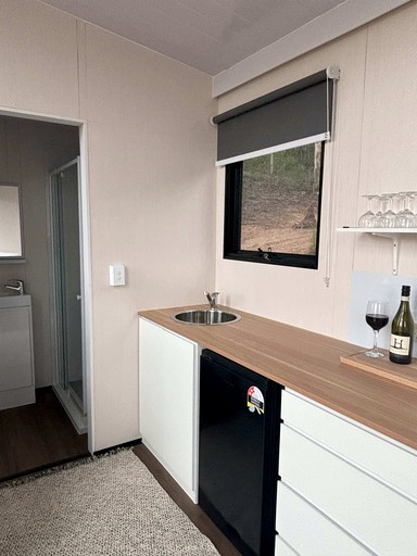 Tiny Houses (Australia, --, --)