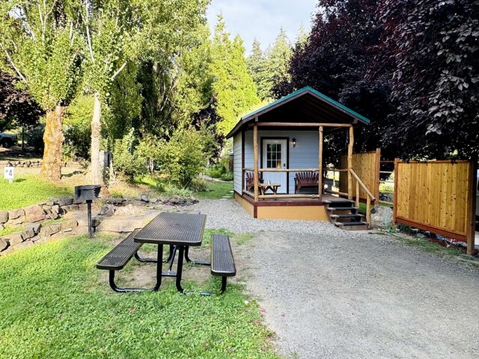 Cozy Studio-Style Cabin for a Glamping Getaway in Clearwater, Oregon | Cabins (Idleyld Park, Oregon, United States of America)