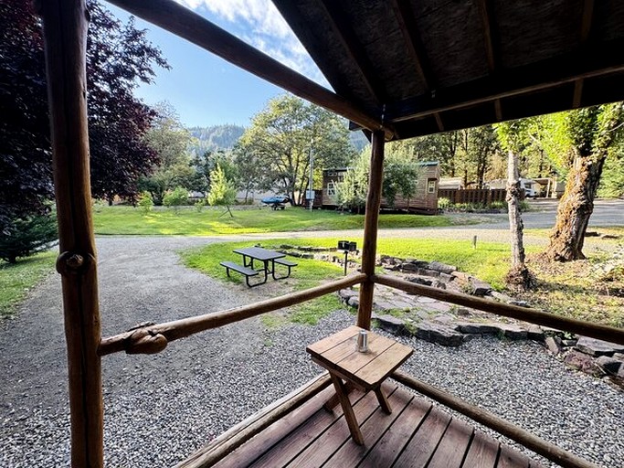 Cozy Studio-Style Cabin for a Glamping Getaway in Clearwater, Oregon | Cabins (Idleyld Park, Oregon, United States of America)