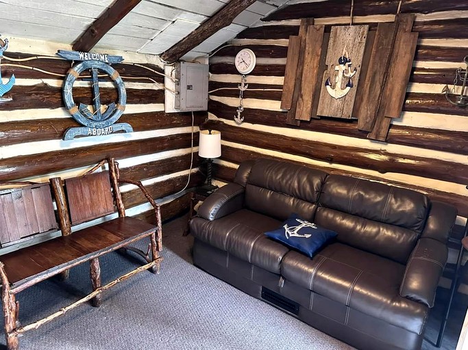 Cabins (United States of America, Markleysburg, Pennsylvania)