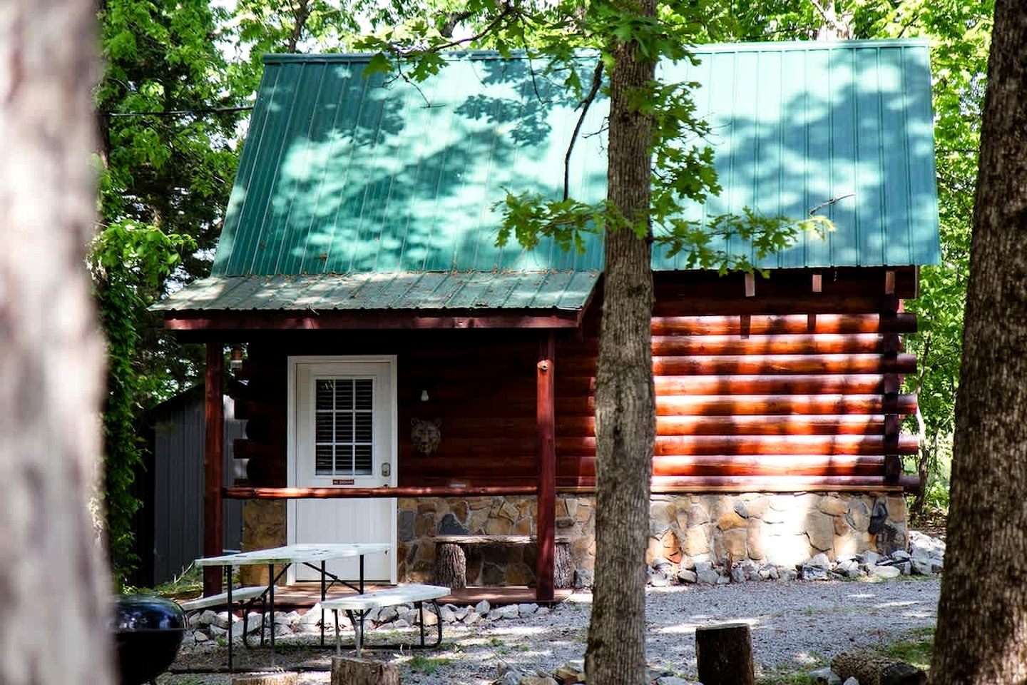 Pet Friendly Log Cabin with Firepit near Green River Lake in Columbia, Kentucky