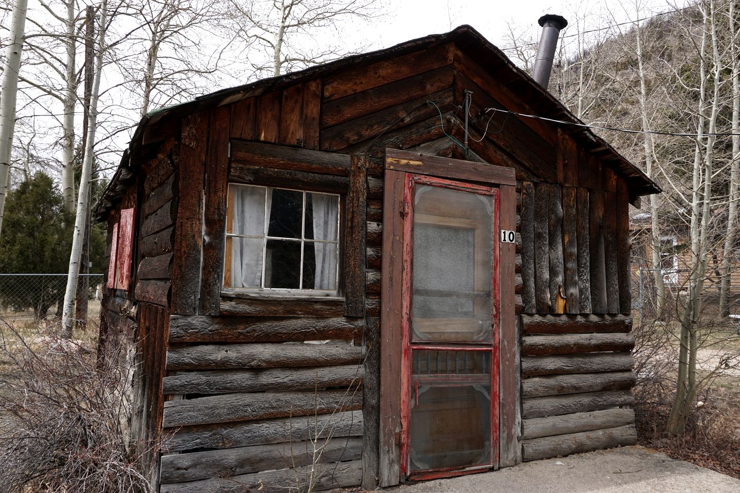 Pet Friendly Fishing Cabin close to Poudre River, Perfect for a Weekend Escape from Fort Collins