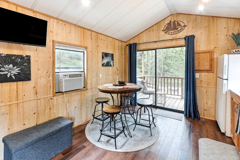 Cabins (United States of America, Toronto, Kansas)