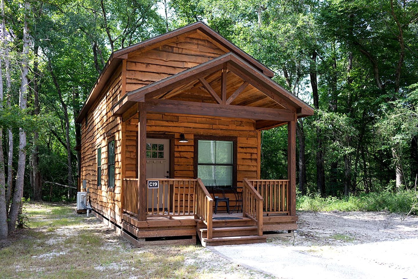 Deluxe Lofted Cabin Ideal for Families in Livingston, Texas