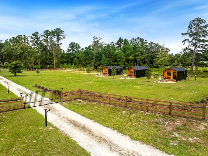 Cabins (United States of America, Lake City, Florida)