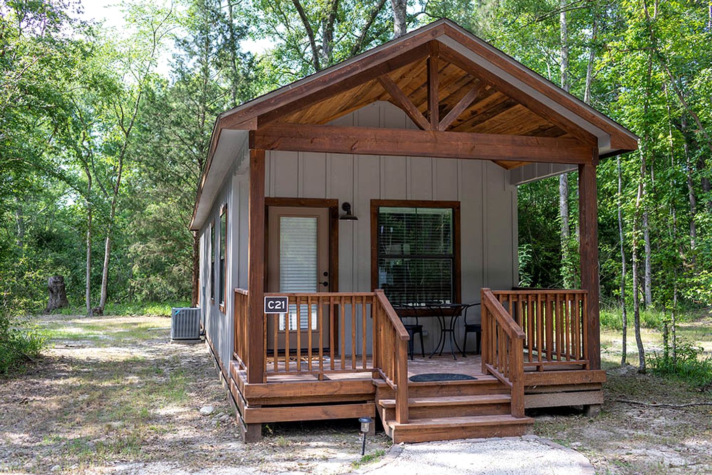 Picturesque Cabin Beautifully Designed in Livingston, Texas