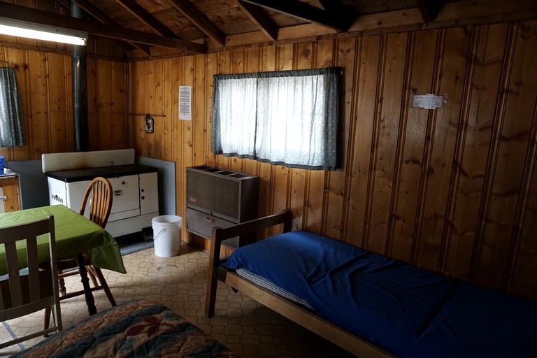 Cabins (United States of America, --, --)