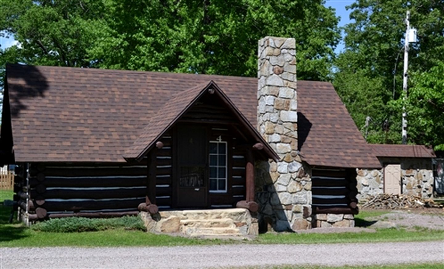 Spacious Log Cabin for an Unforgettable Family Adventure in Markleysburg, Pennsylvania